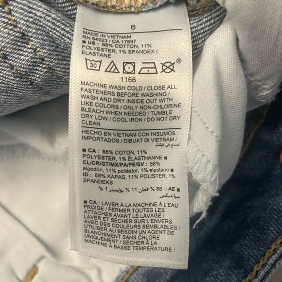 NWOT Old Navy High Rise OG Straight Denim Shorts 2.5” inseam Size 6 - Picture 5 of 6